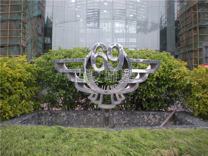 <b>镜面不锈钢雕塑</b>