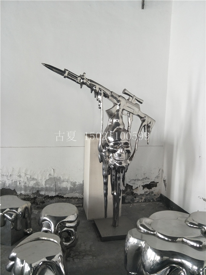 抽象不锈钢艺术品